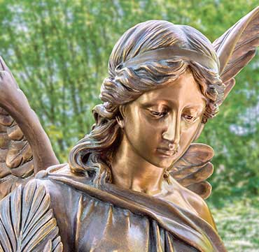 Bronze Engel, Gesicht